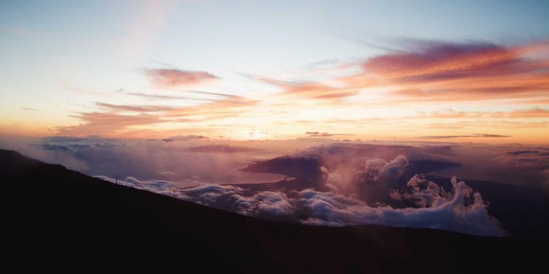 港哥山64：一站式零食干货与地方特产批发新地标
