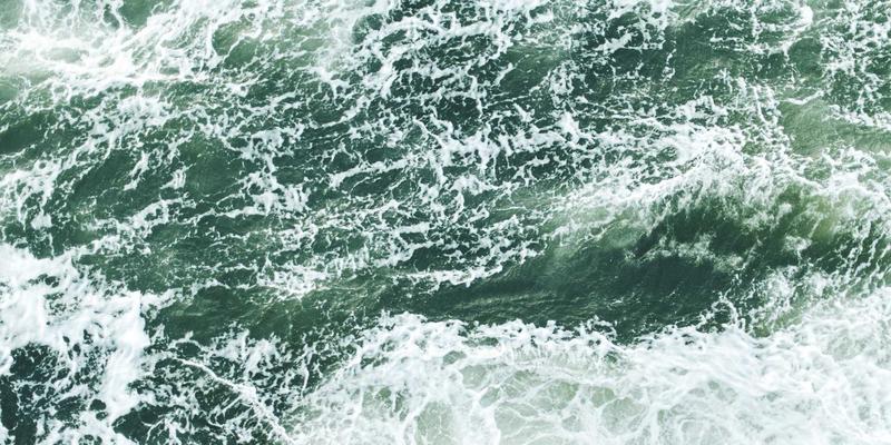 港哥山历史人物传说与地方志考据：从商贸古道看零食批发与干货批发的历史渊源