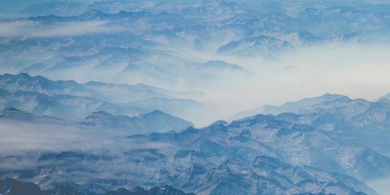 港哥山节庆美食寻味指南：从特色食品到批发采购全攻略