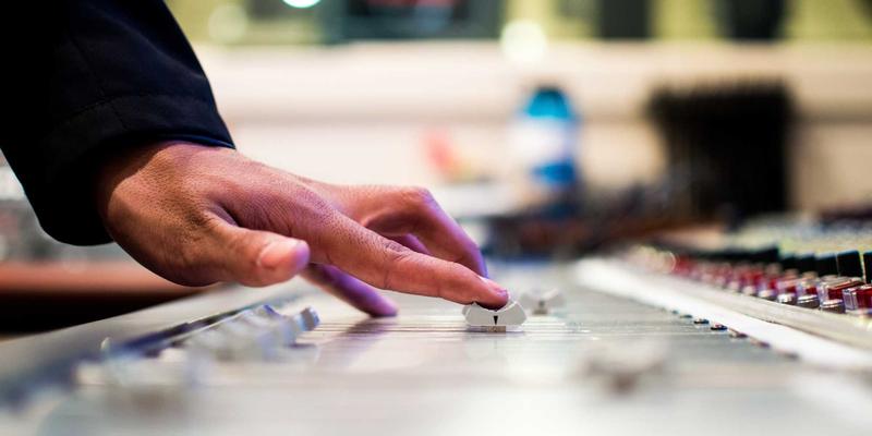 港哥山鸟类图鉴与观鸟路线规划：候鸟迁徙观测点全攻略，兼谈户外补给与食品批发选择